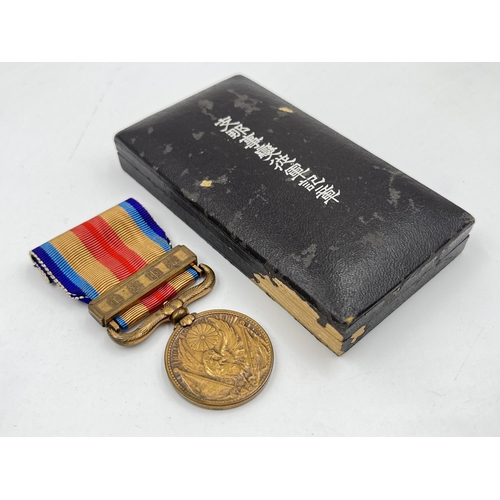 2057 - A boxed 1937-1945 China Incident War medal