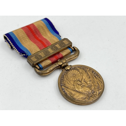 2057 - A boxed 1937-1945 China Incident War medal