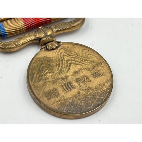 2057 - A boxed 1937-1945 China Incident War medal