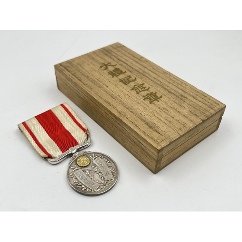 2068 - A boxed Japanese 1915 Taisho Enthronement commemorative medal