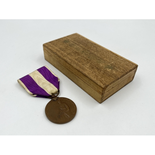 2071 - A boxed Japanese 1920 Census medal