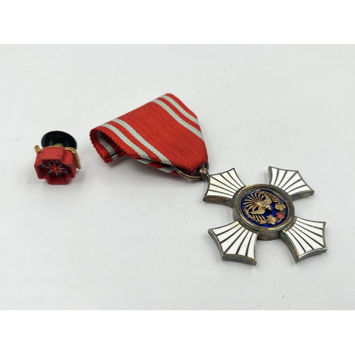 2072 - A boxed Japanese Red Cross Silver Merit medal for women