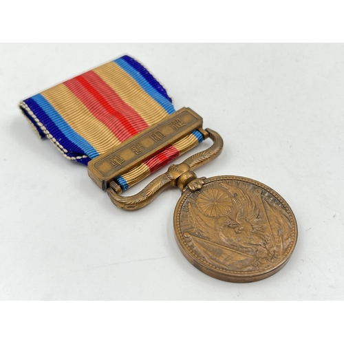 2073 - A boxed 1937-1945 China Incident War medal