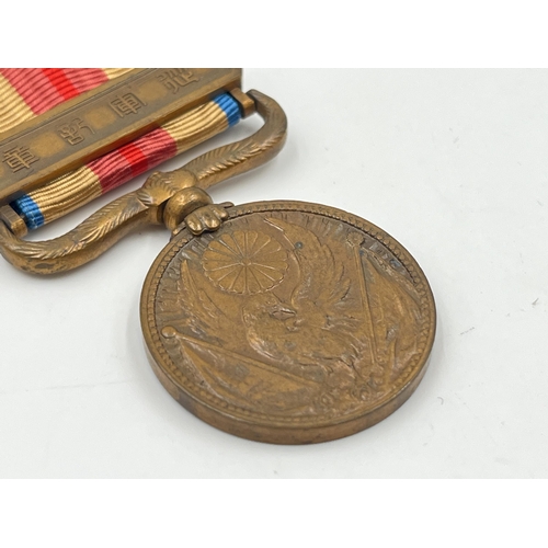 2073 - A boxed 1937-1945 China Incident War medal