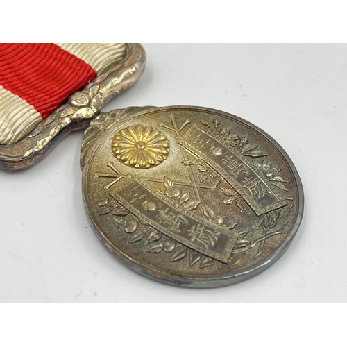 2075 - A boxed Japanese 1915 Taisho Enthronement commemorative medal