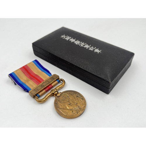 2077 - A boxed 1937-1945 China Incident War medal