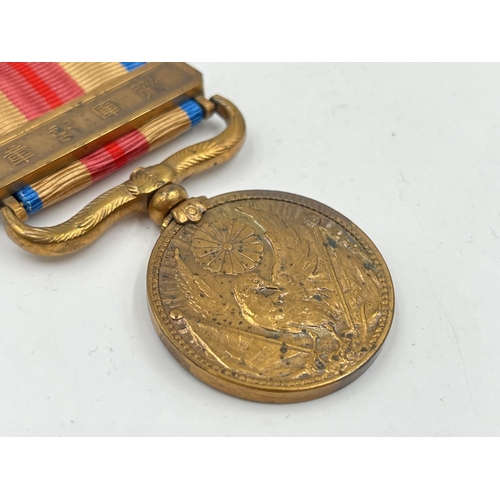 2077 - A boxed 1937-1945 China Incident War medal