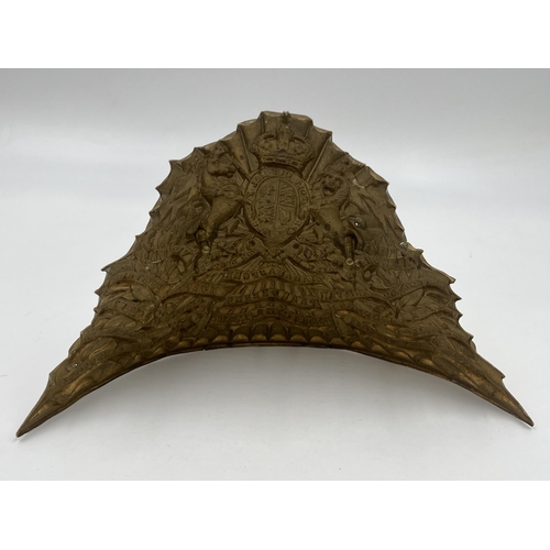 2096 - A 16th Queen's Lancers cap plate