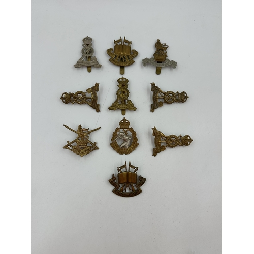 2204 - A collection of military cap badges