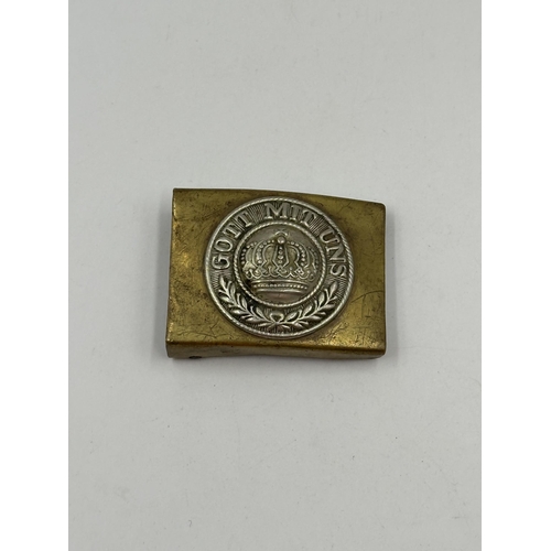 2231 - A WWI Prussian M1895 brass and nickel NCO belt buckle - approx. 5cm high x 6.5cm wide