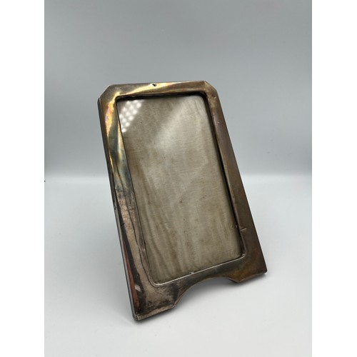 2233 - An Elkington & Co Ltd hallmarked Birmingham silver photo frame - approx. 23.5cm high x 15.5cm wide