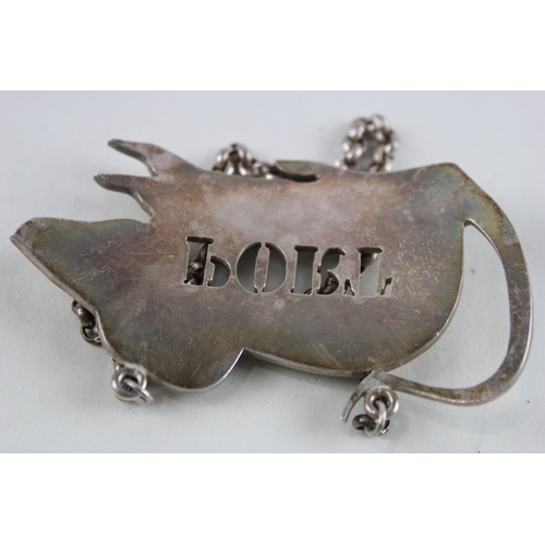 2136 - A hallmarked Edinburgh sterling silver mouse design decanter label, dated 2003 - approx. gross weigh... 