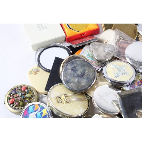 441 - A collection of assorted compact mirrors