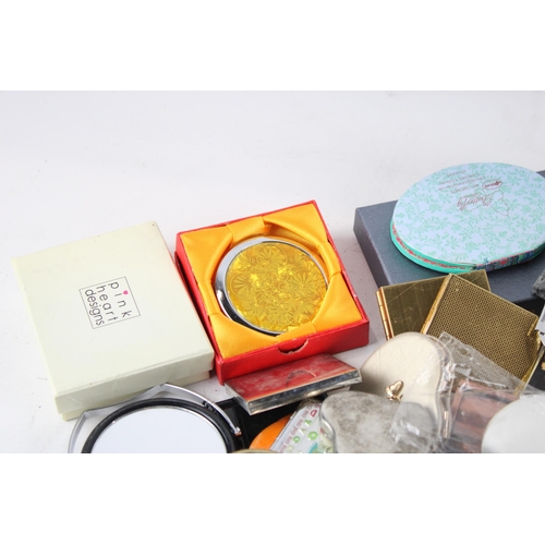 441 - A collection of assorted compact mirrors