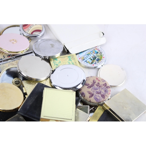 441 - A collection of assorted compact mirrors