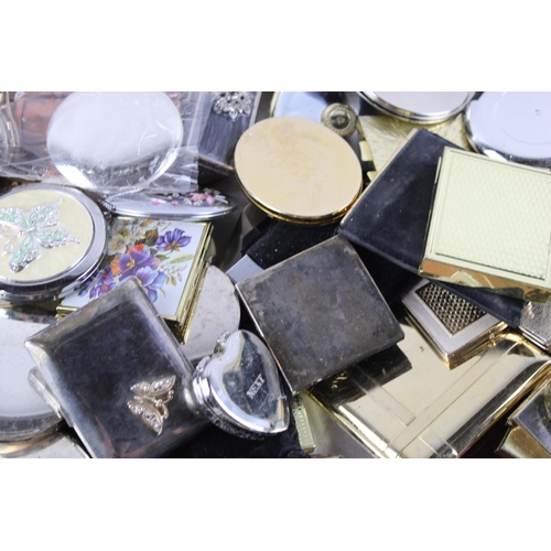 441 - A collection of assorted compact mirrors