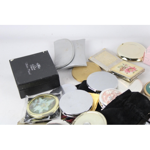 442 - A collection of assorted compact mirrors