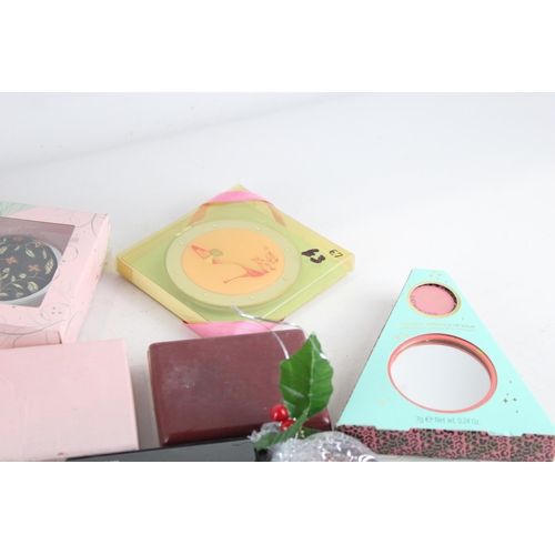 442 - A collection of assorted compact mirrors