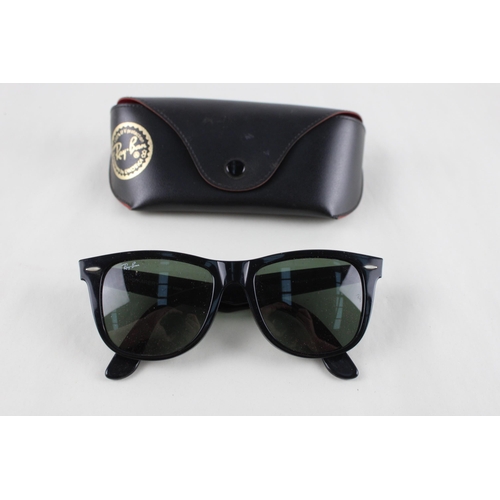 449 - A pair of cased Ray-Ban Wayfarer sunglasses