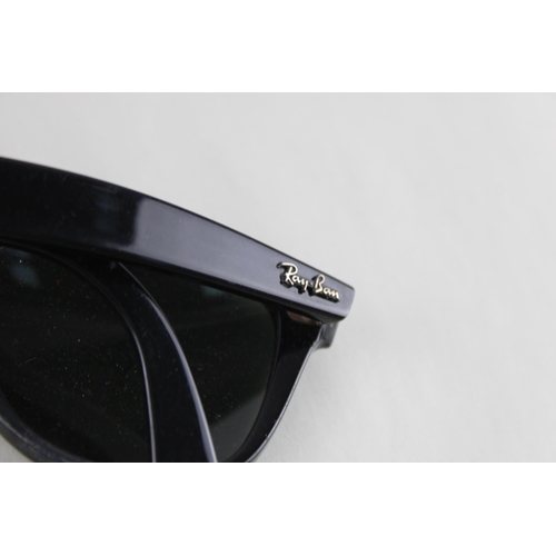 449 - A pair of cased Ray-Ban Wayfarer sunglasses