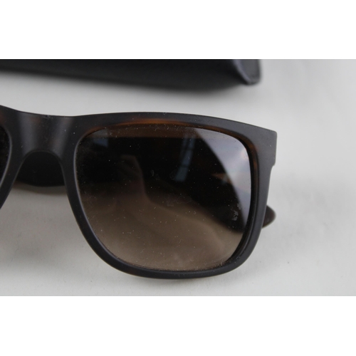 450 - A pair of cased Ray-Ban Justin sunglasses