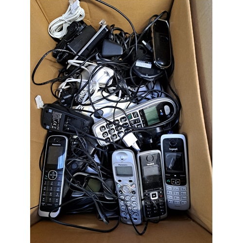 577 - A large collection of landline telephones to include, BT, Yealink, Panasonic, Gigaset etc.