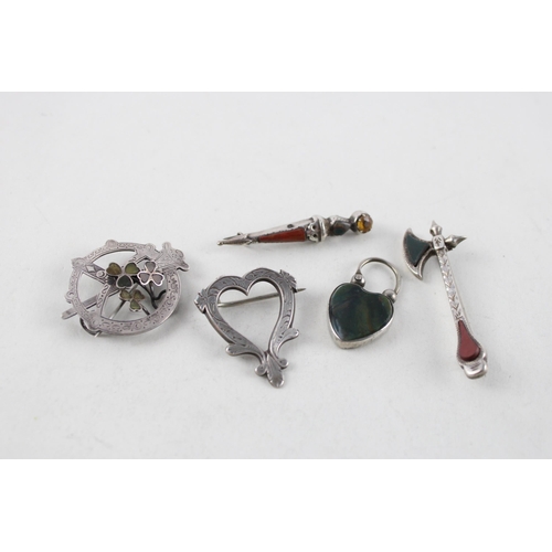 2034 - Five pieces of antique Scottish revival silver jewellery to include agate padlock etc. - approx. gro... 