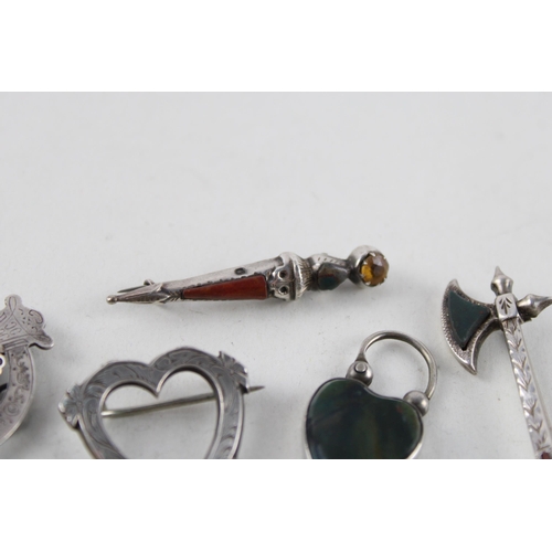 2034 - Five pieces of antique Scottish revival silver jewellery to include agate padlock etc. - approx. gro... 