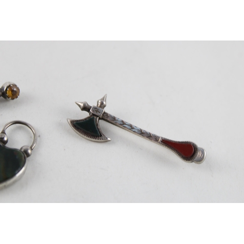 2034 - Five pieces of antique Scottish revival silver jewellery to include agate padlock etc. - approx. gro... 