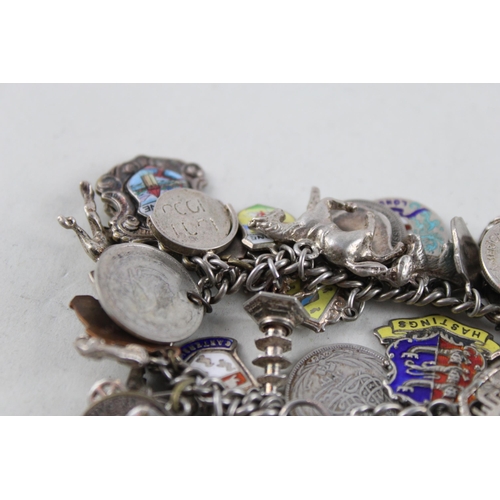 2039 - A silver charm bracelet with assorted charms - approx. gross weight 93g