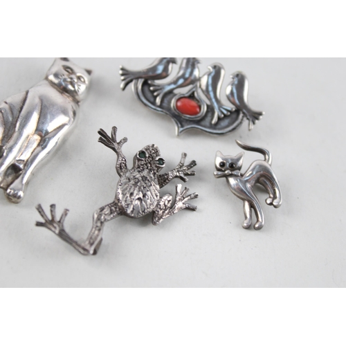 2040 - Five silver animal design brooches - approx. gross weight 31g