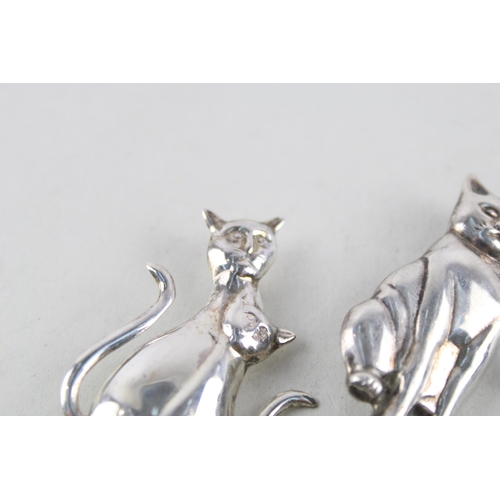 2040 - Five silver animal design brooches - approx. gross weight 31g