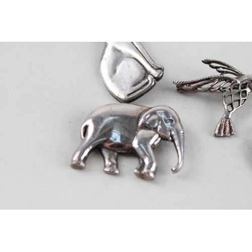 2041 - Five silver animal design brooches - approx. gross weight 30g