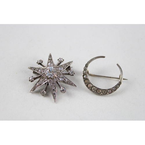 2043 - Two silver paste set brooches - approx. gross weight 15g