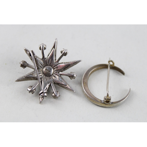 2043 - Two silver paste set brooches - approx. gross weight 15g