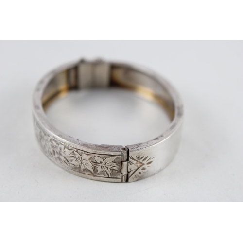 2045 - A Victorian silver bangle - approx. gross weight 18g