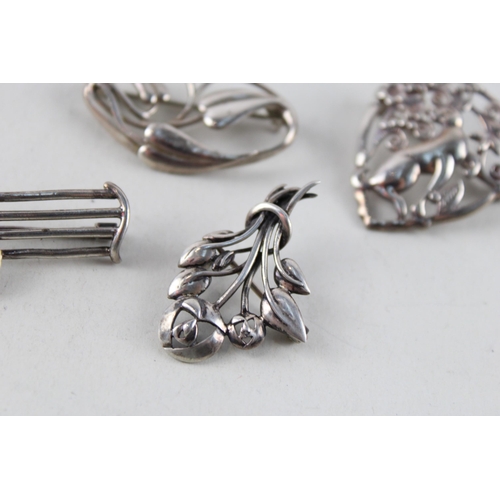 2048 - Four silver Scottish design brooches - approx. gross weight 21g