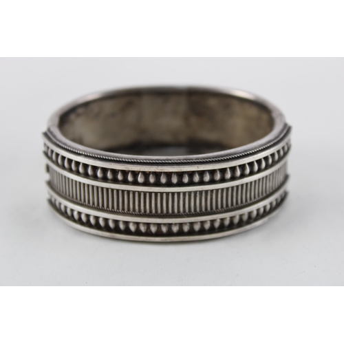 2050 - A Victorian silver bangle - approx. gross weight 51g