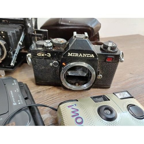 532 - A collection of items to include cased 1950s Zeiss Ikon Nettar II 517-16 horizontal folding camera f... 