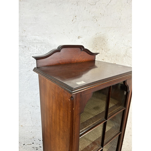 133 - An Edwardian mahogany display cabinet with single glazed door - approx. 143cm high x 58cm wide x 40c... 