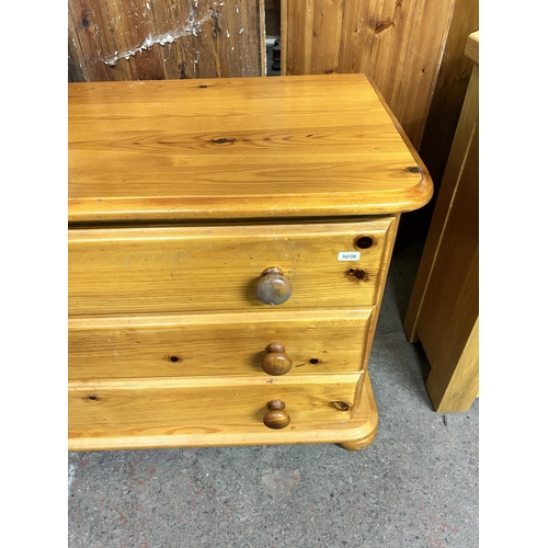 142 - A pine chest of drawers - approx. 55cm high x 96cm wide x 40cm deep