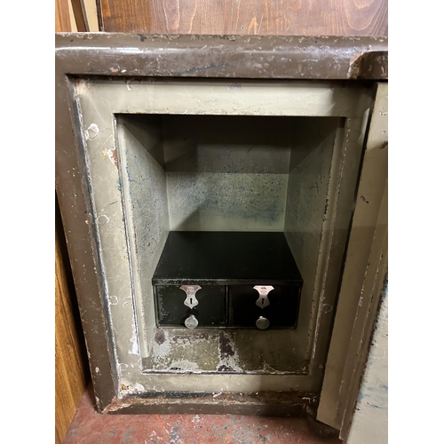 152 - A Milners' Patent No. 212 Fire-Resisting safe (key in office) - approx. 64cm high x 48cm wide x 50cm... 