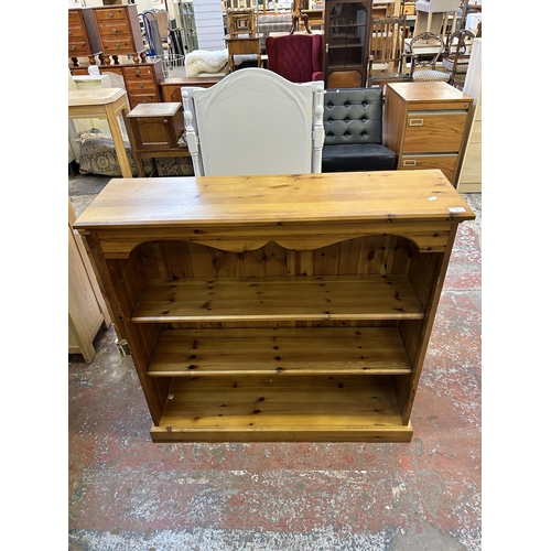 60 - A modern pine three tier bookcase - approx. 99cm high x 103cm wide x 29cm deep