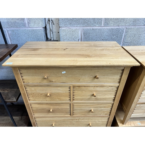 8 - A Willis & Gambier oak chest of drawers - approx. 128cm high x 89cm wide x 48cm deep