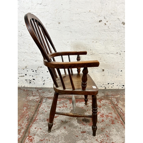 87 - An elm and beech child's Windsor armchair - approx. 76cm high x 42cm wide x 30cm deep