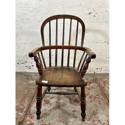 87 - An elm and beech child's Windsor armchair - approx. 76cm high x 42cm wide x 30cm deep