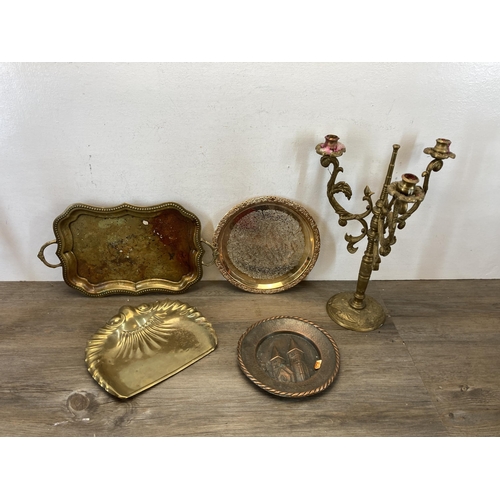 389 - A collection of metalware to include vintage brass three section candelabra, 19th century copper and... 