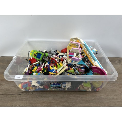 416 - A box containing a large collection of Lego