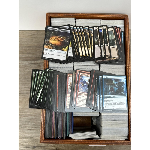 418 - A large collection of Magic The Gathering trading cards