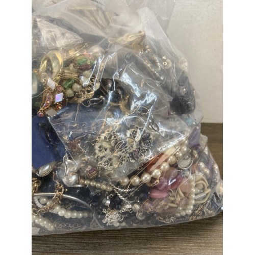 431 - Approx. 10kg of costume jewellery